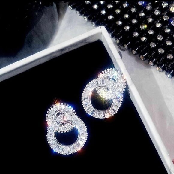 + 18k White Gold Diamond Earrings - Picture 3 of 7
